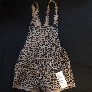 Fashion Nova Cheetah Print overalls!!